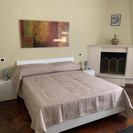 Vittoria Apartment Celano Bagian luar foto
