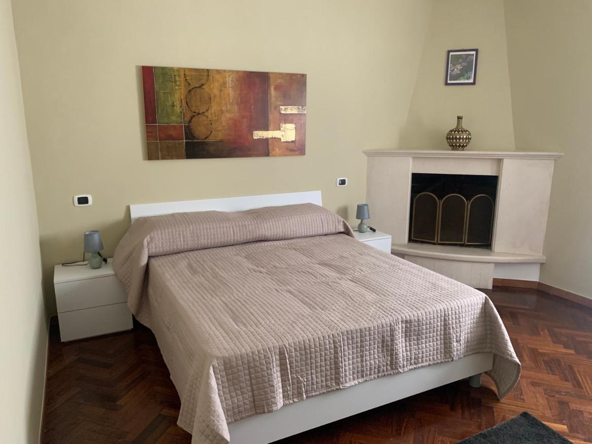Vittoria Apartment Celano Bagian luar foto